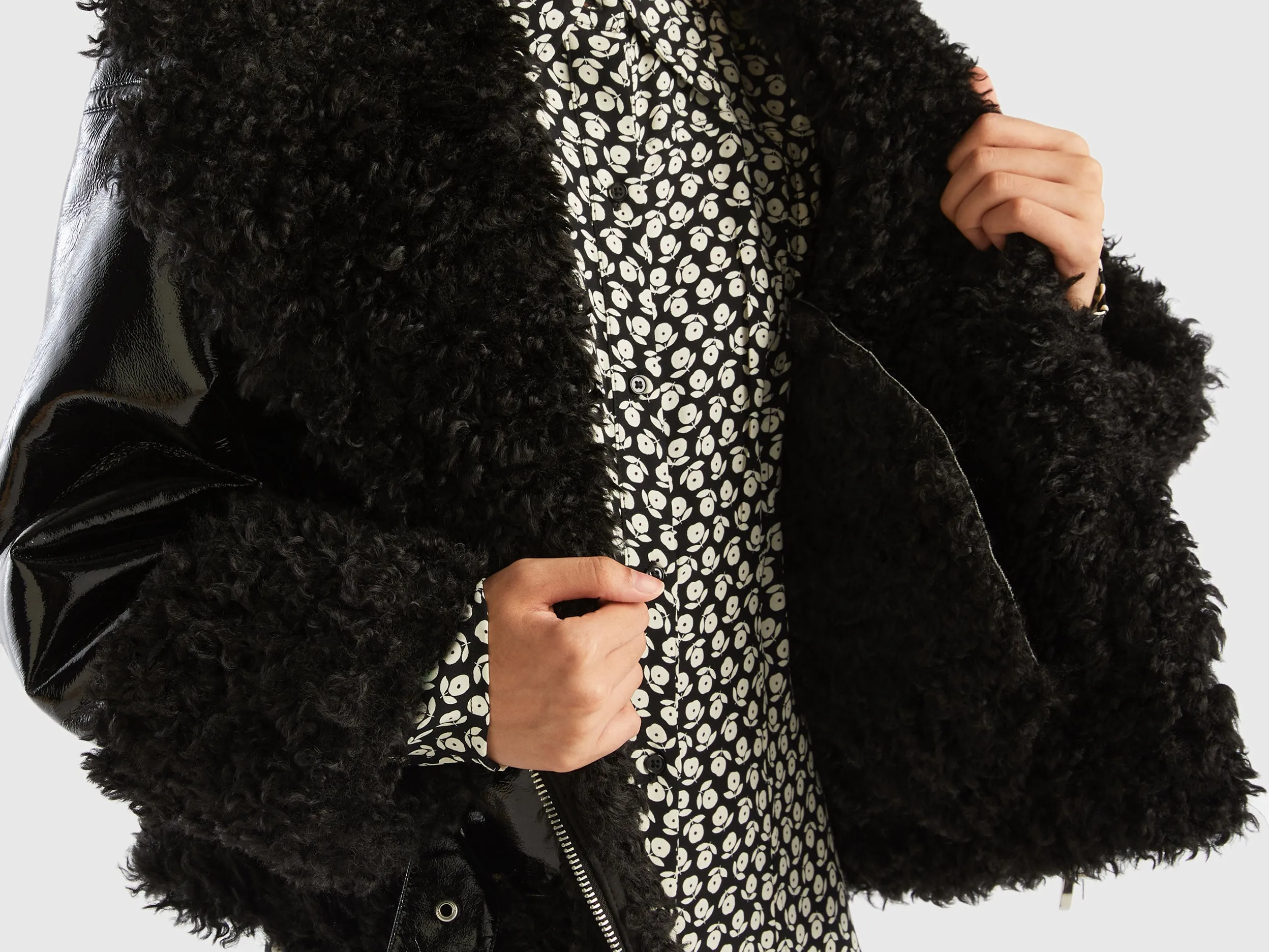 Loose Fit Lapel Neck Faux Fur Inside Black Imitation Leather Jacket
