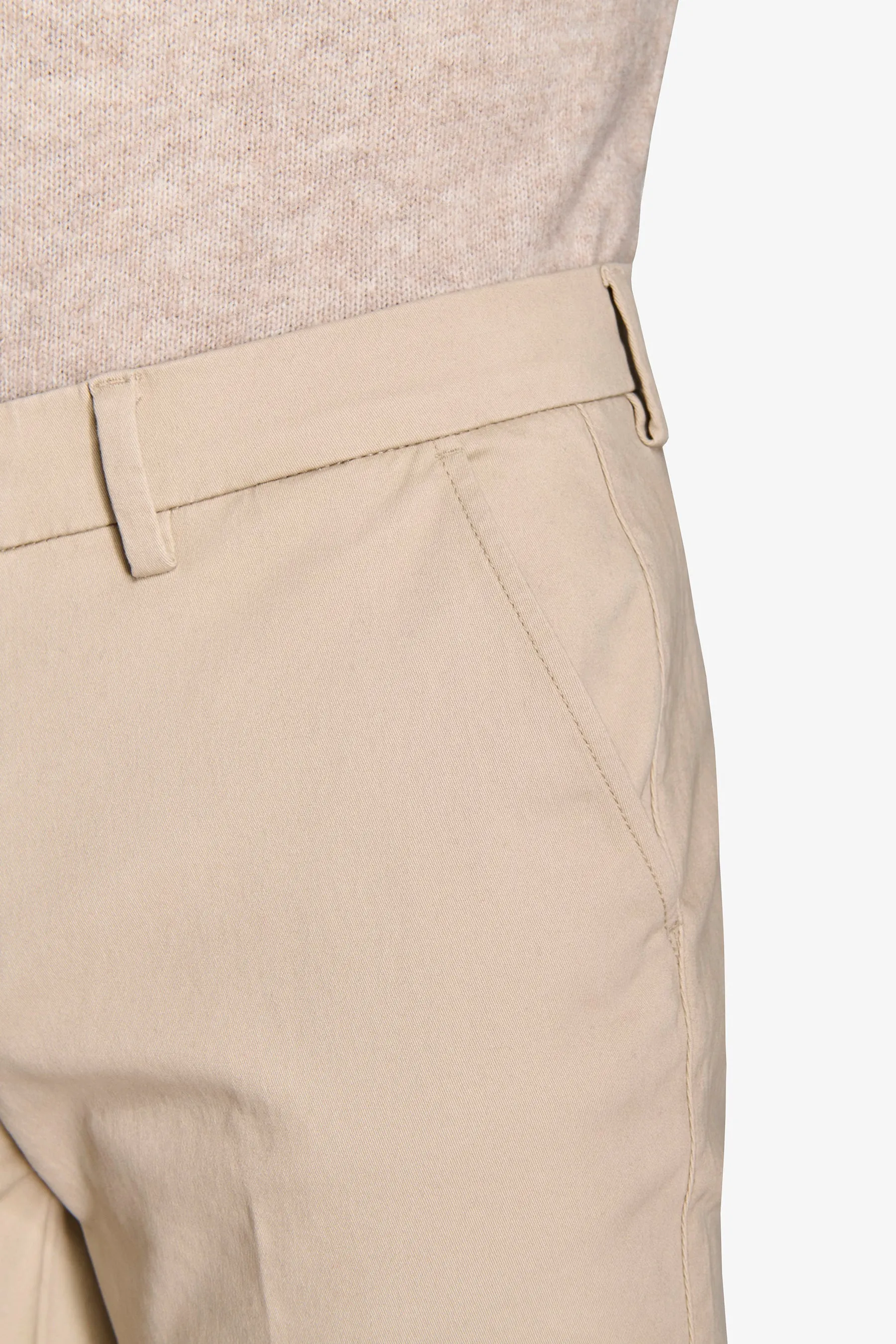 Pantalone chino gabardina gesso