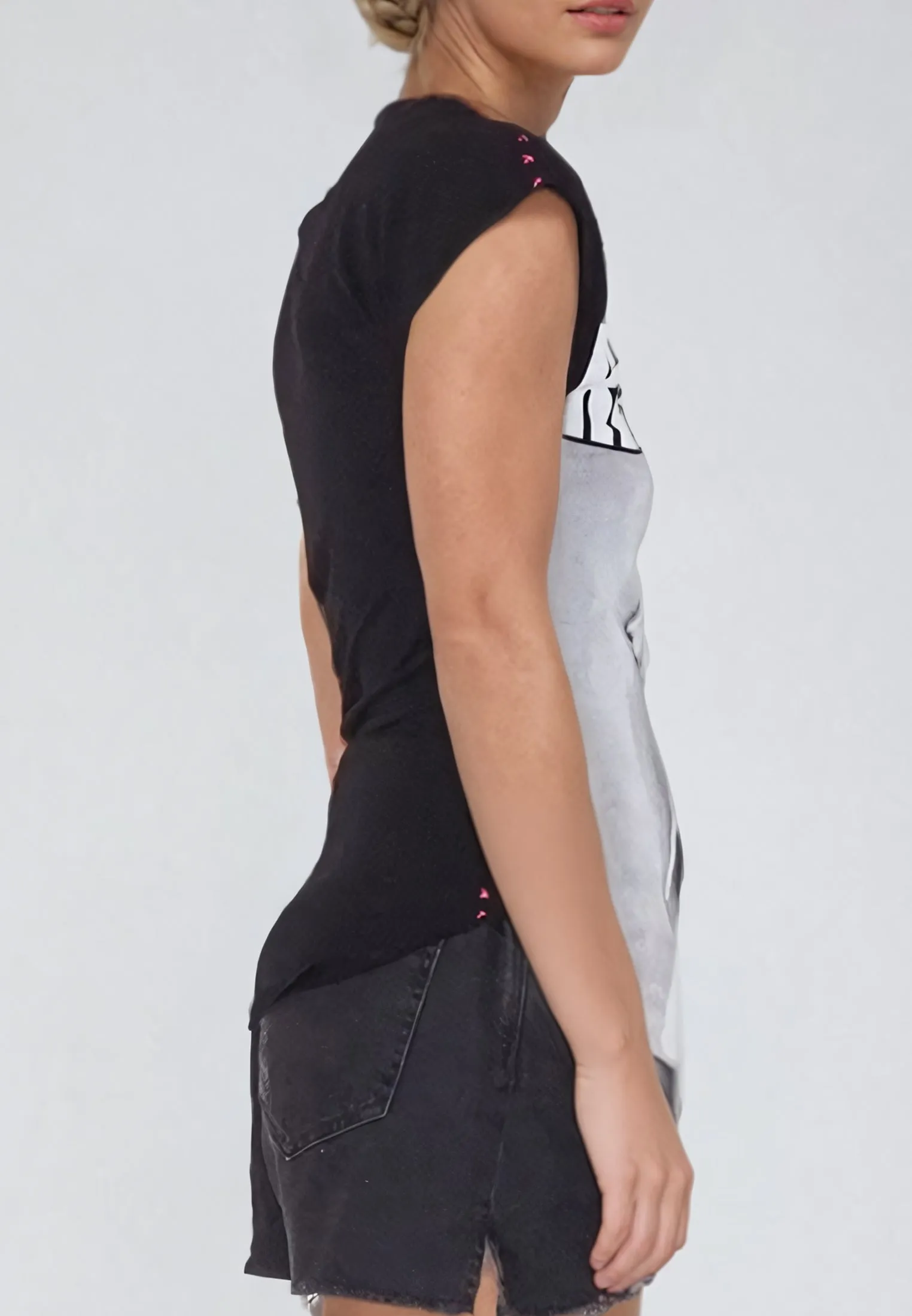 SMOKING GIRLS T-SHIRT BLACK