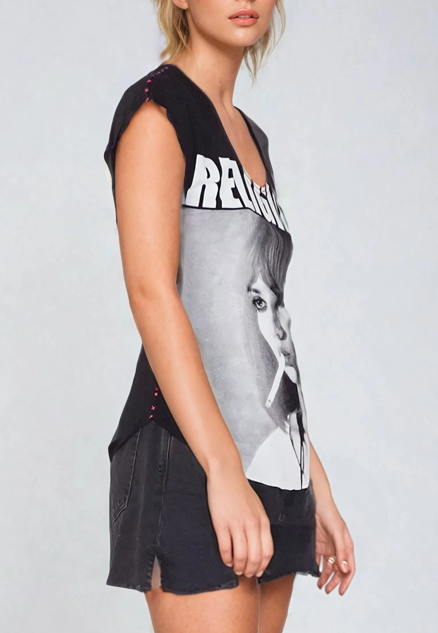 SMOKING GIRLS T-SHIRT BLACK